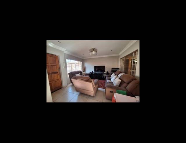 3 BEDROOM HOUSE FOR SALE IN HESTEAPARK